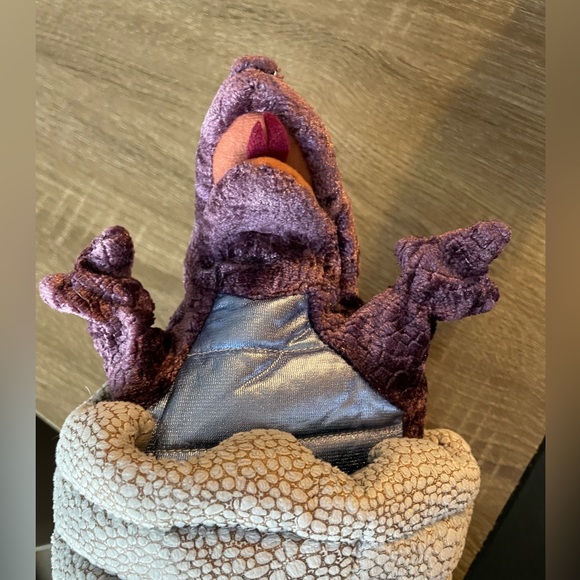 Hand puppet dragon in turret - Picture 7 of 10